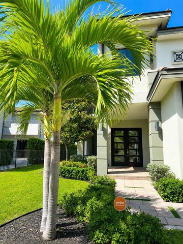 16036 NW 89th Ct, Miami Lakes, FL 33018