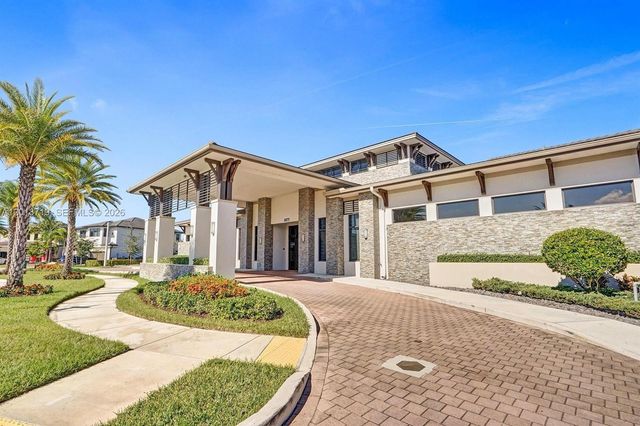 16036 NW 89th Ct, Miami Lakes, FL 33018