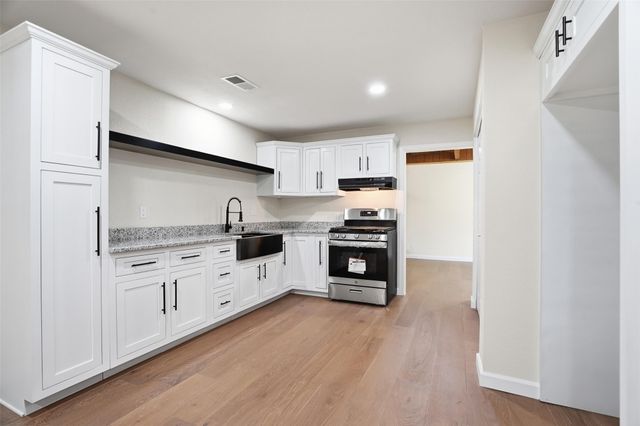 208 Shoreline Drive, Azle, TX 76020