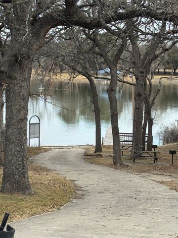 208 Shoreline Drive, Azle, TX 76020