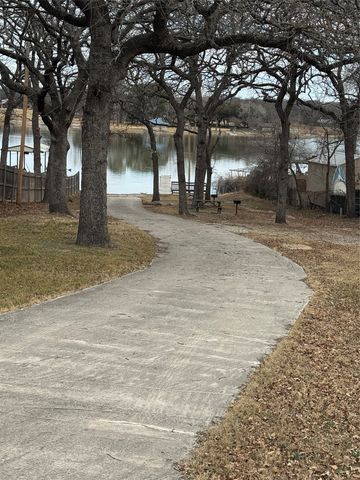 208 Shoreline Drive, Azle, TX 76020