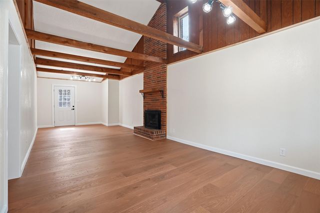 208 Shoreline Drive, Azle, TX 76020