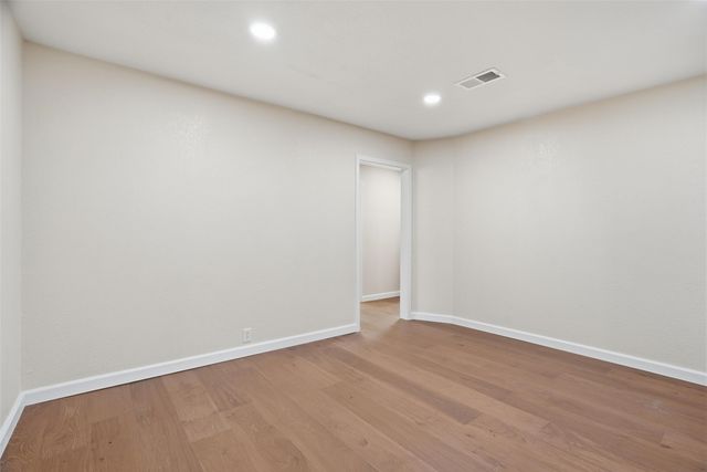 208 Shoreline Drive, Azle, TX 76020