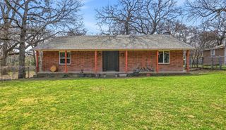 208 Shoreline Drive, Azle, TX 76020