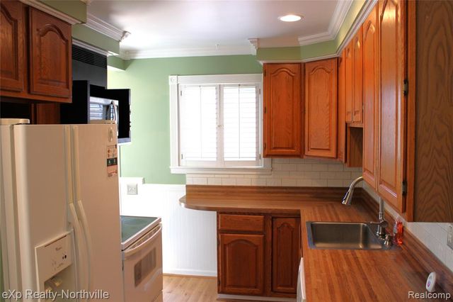 130 Shotka Street, Westland, MI 48186