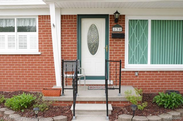 130 Shotka Street, Westland, MI 48186