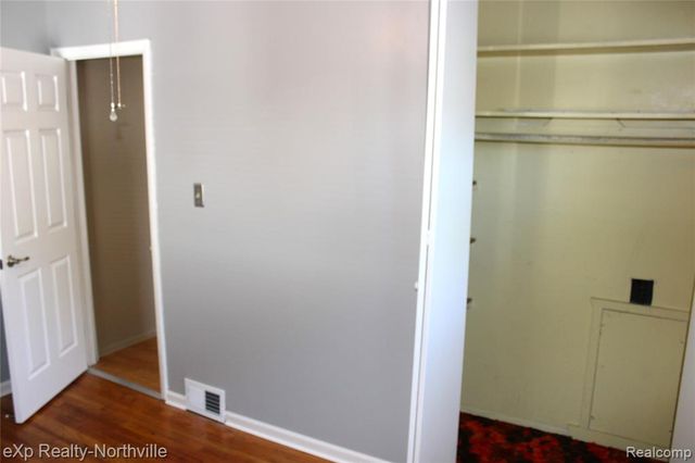 130 Shotka Street, Westland, MI 48186