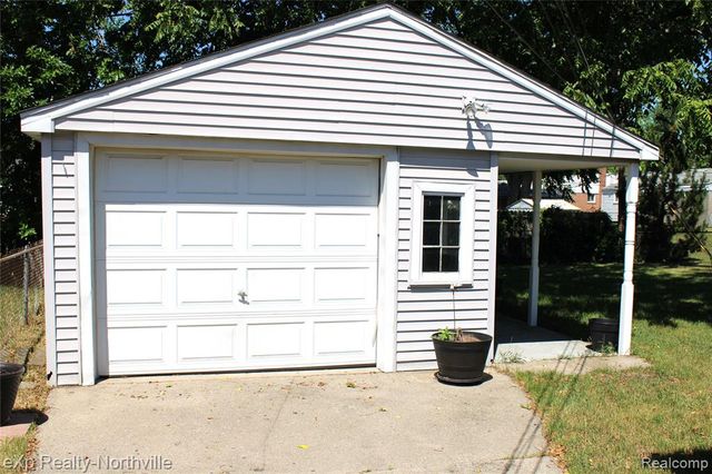130 Shotka Street, Westland, MI 48186