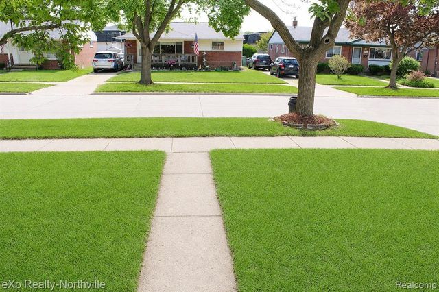 130 Shotka Street, Westland, MI 48186