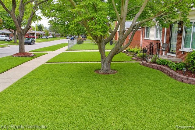 130 Shotka Street, Westland, MI 48186