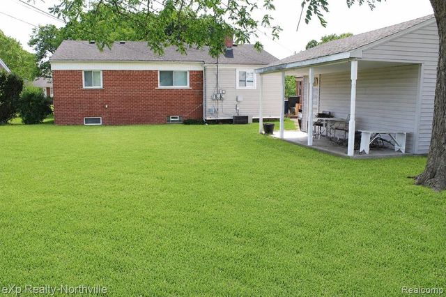130 Shotka Street, Westland, MI 48186