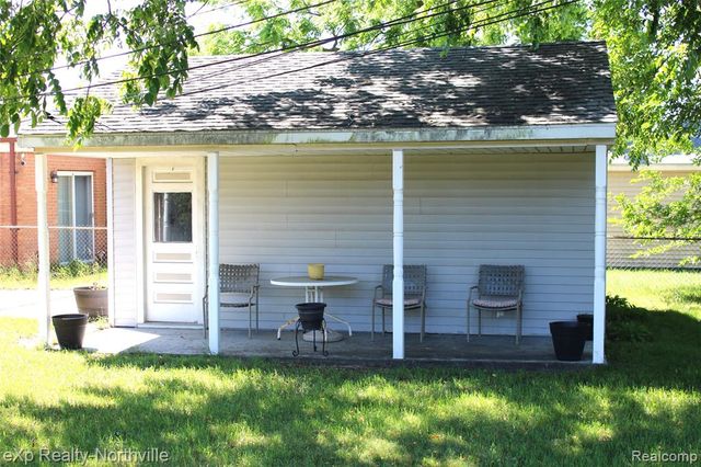 130 Shotka Street, Westland, MI 48186