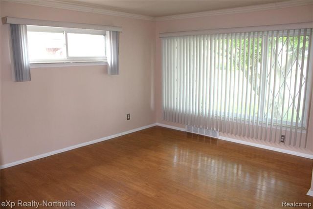 130 Shotka Street, Westland, MI 48186