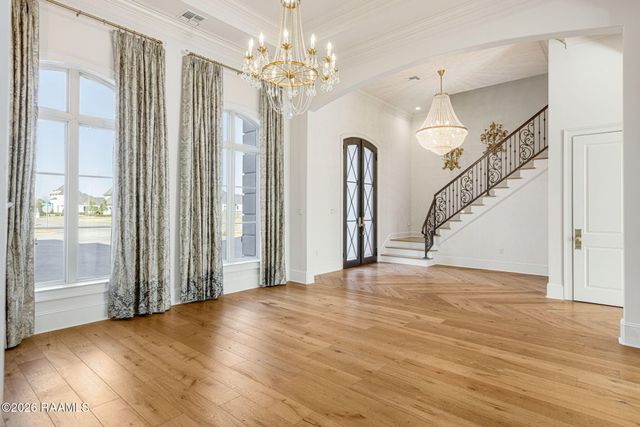 207 Kingfisher Drive, Lafayette, LA 70508