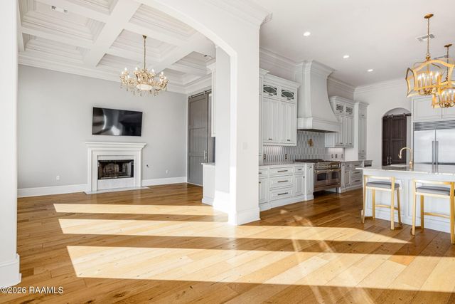 207 Kingfisher Drive, Lafayette, LA 70508