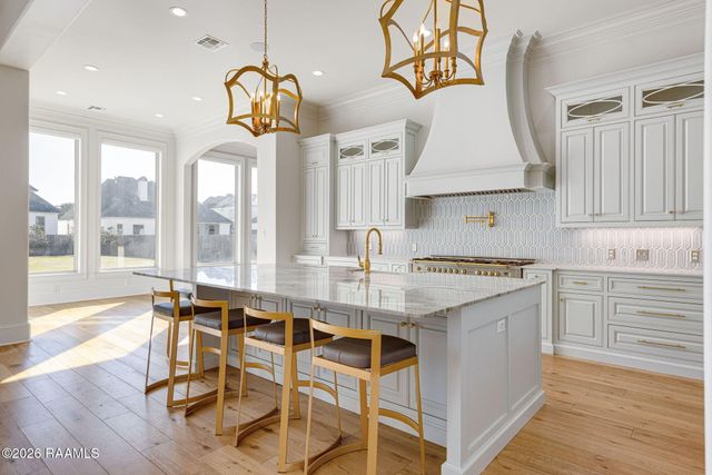 207 Kingfisher Drive, Lafayette, LA 70508