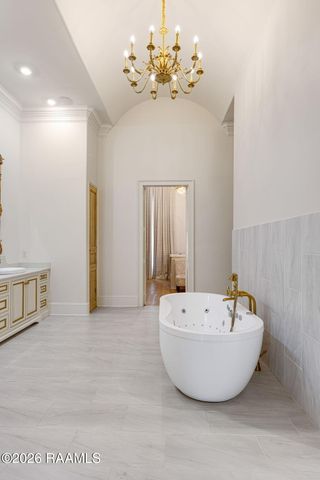 207 Kingfisher Drive, Lafayette, LA 70508