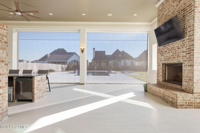 207 Kingfisher Drive, Lafayette, LA 70508