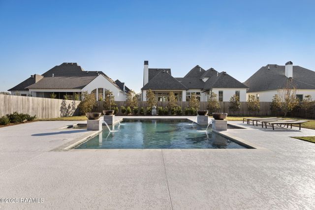 207 Kingfisher Drive, Lafayette, LA 70508