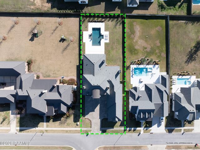 207 Kingfisher Drive, Lafayette, LA 70508