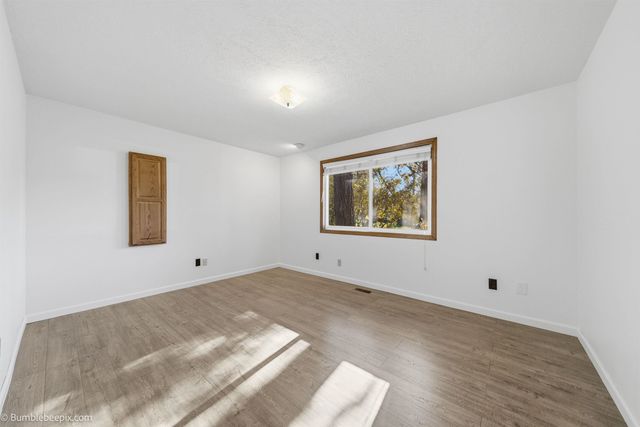 5216 W BAYWOOD Ct, Spokane, WA 99208