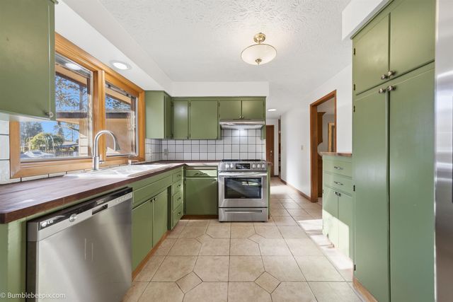 5216 W BAYWOOD Ct, Spokane, WA 99208