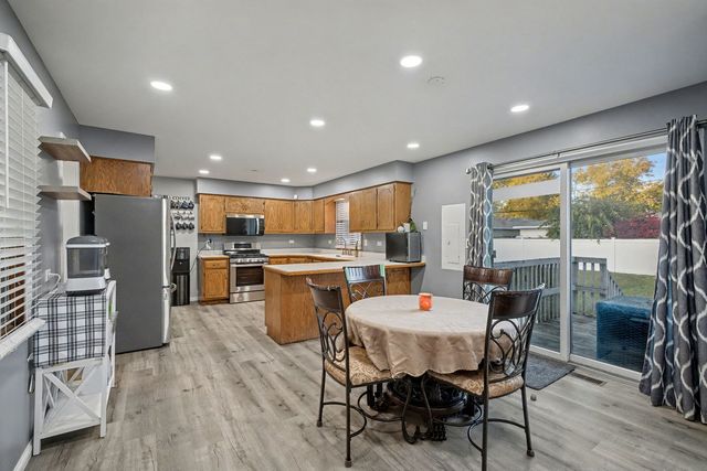 2208 Root Street, Crest Hill, IL 60403