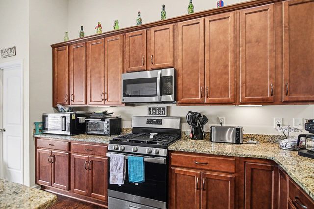 605 Queen Palm Ct., Little River, SC 29566