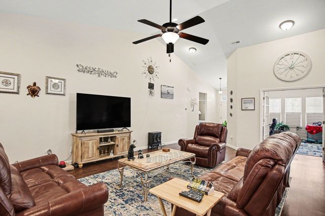 605 Queen Palm Ct., Little River, SC 29566