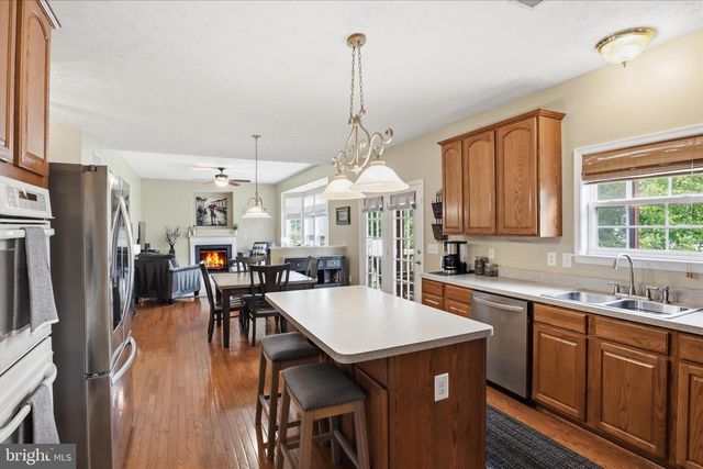 265 FOX CHASE ST, Warrenton, VA 20186
