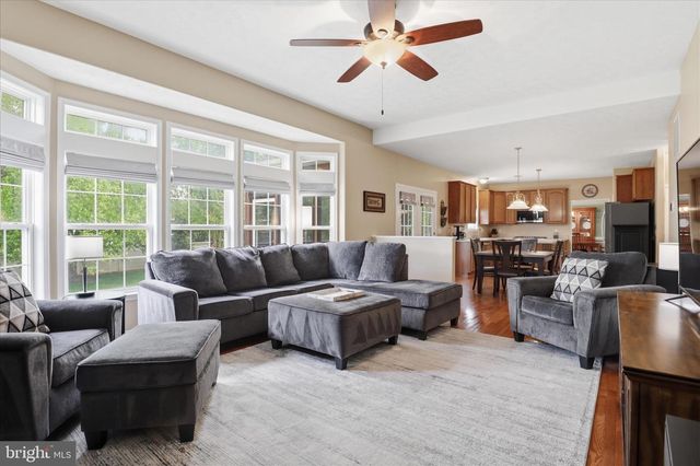 265 FOX CHASE ST, Warrenton, VA 20186