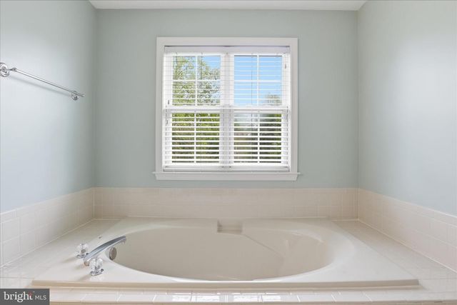 265 FOX CHASE ST, Warrenton, VA 20186