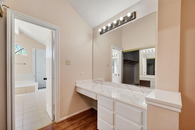 814 Heathgate Drive, Houston, TX 77062