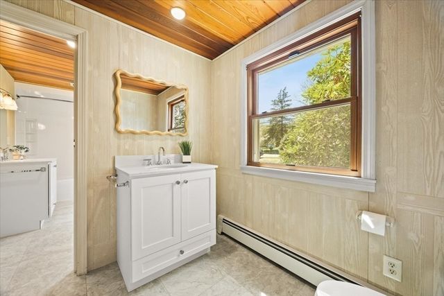 173 N Worcester St, Norton, MA 02766