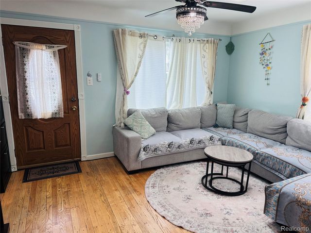 25641 Chalmers Street, Roseville, MI 48066