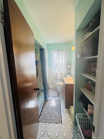 25641 Chalmers Street, Roseville, MI 48066