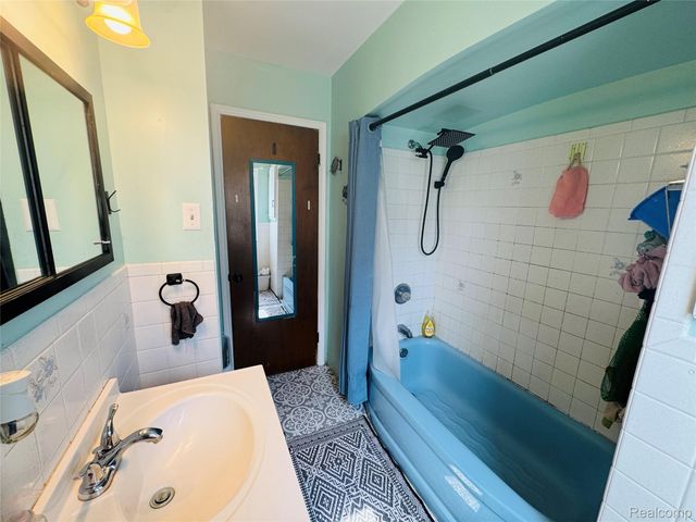 25641 Chalmers Street, Roseville, MI 48066