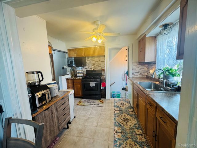 25641 Chalmers Street, Roseville, MI 48066