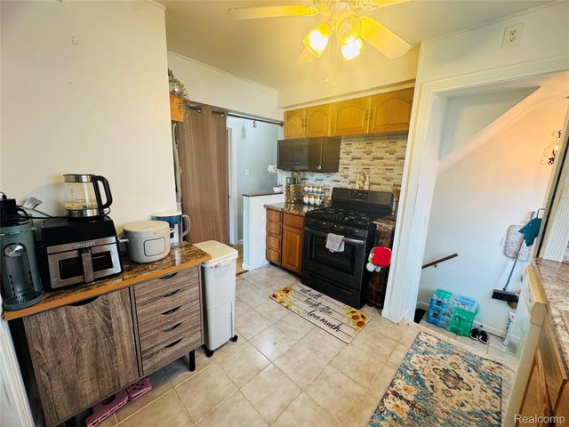 25641 Chalmers Street, Roseville, MI 48066