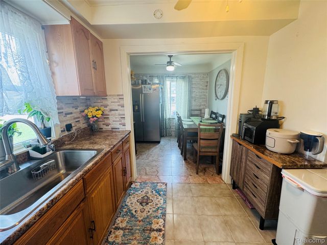 25641 Chalmers Street, Roseville, MI 48066