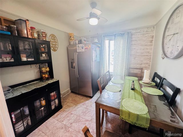 25641 Chalmers Street, Roseville, MI 48066