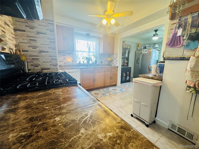 25641 Chalmers Street, Roseville, MI 48066