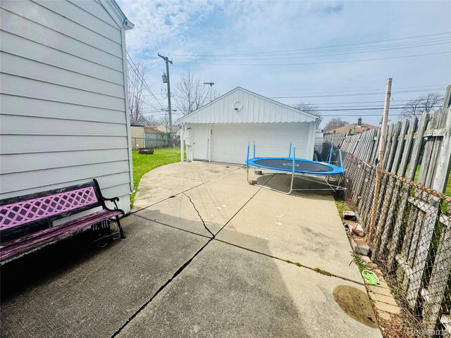 25641 Chalmers Street, Roseville, MI 48066