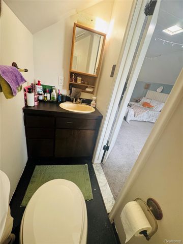 25641 Chalmers Street, Roseville, MI 48066