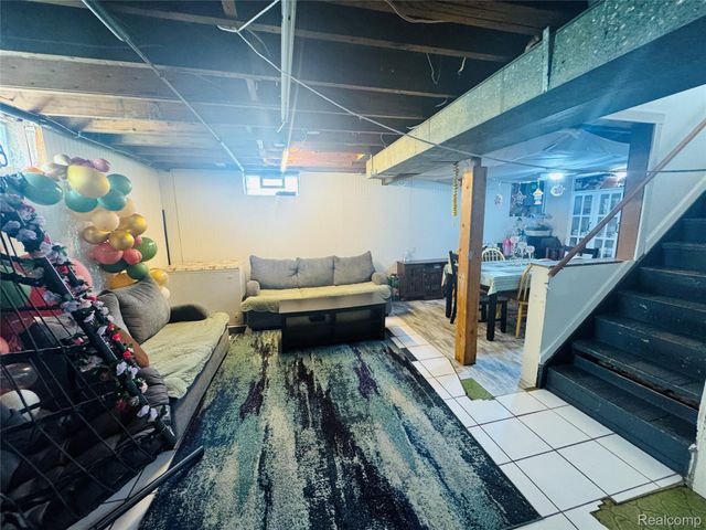 25641 Chalmers Street, Roseville, MI 48066