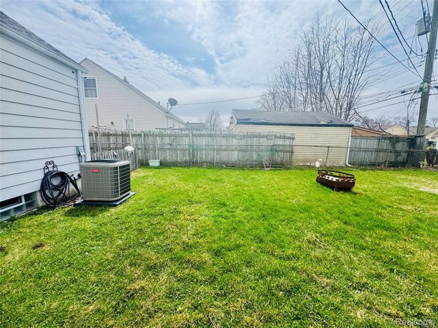 25641 Chalmers Street, Roseville, MI 48066