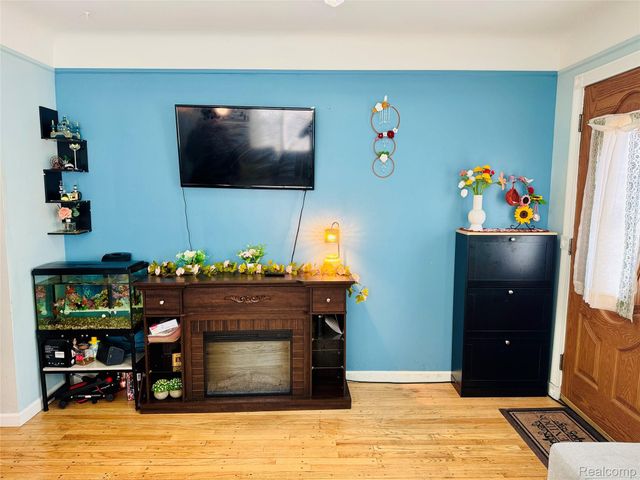 25641 Chalmers Street, Roseville, MI 48066