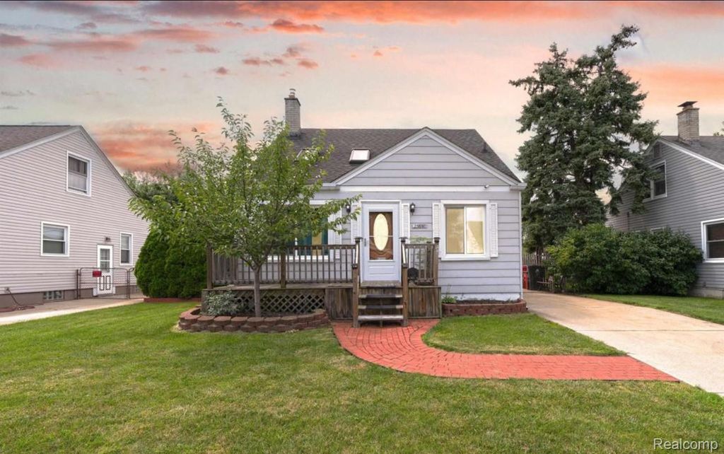 25641 Chalmers Street, Roseville, MI 48066