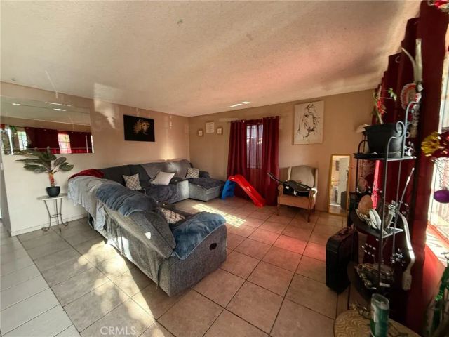 8904 Bandera, Los Angeles, CA 90002