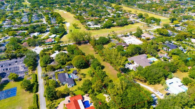 9840 SW 104th St, Miami, FL 33176